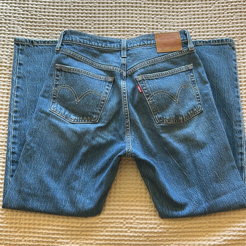 Levi’s 501 Jeans- Medium Wash, low stretch “Erin Can’t Wait” - Picture 4 of 7